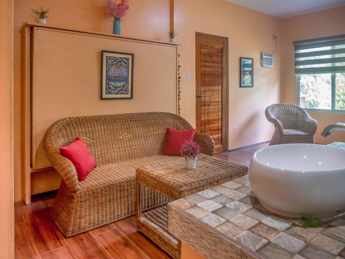 Blue Moon Guesthouse Puerto Princesa Luaran gambar