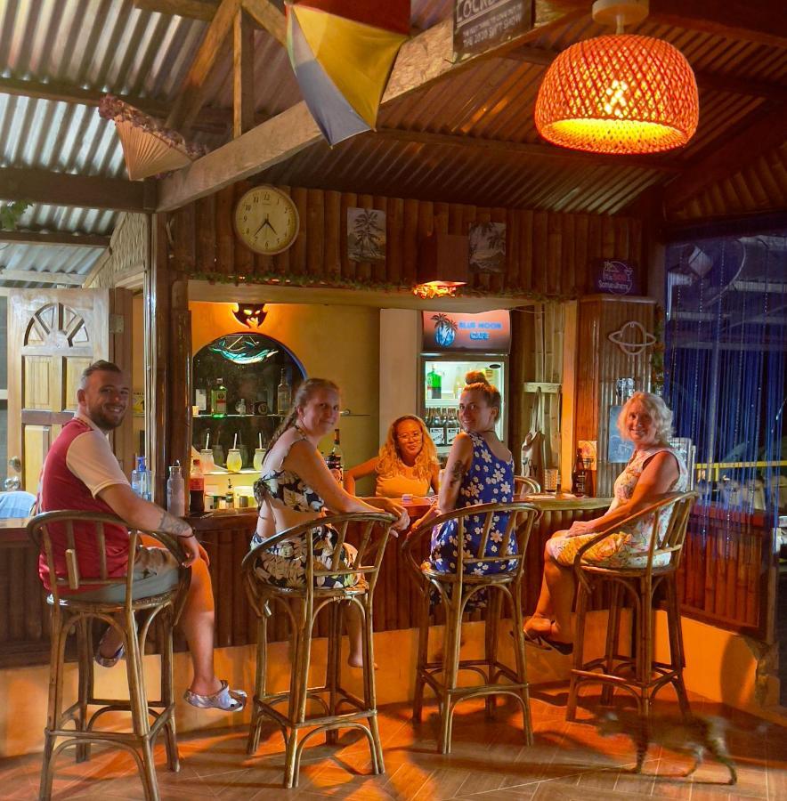 Blue Moon Guesthouse Puerto Princesa Luaran gambar