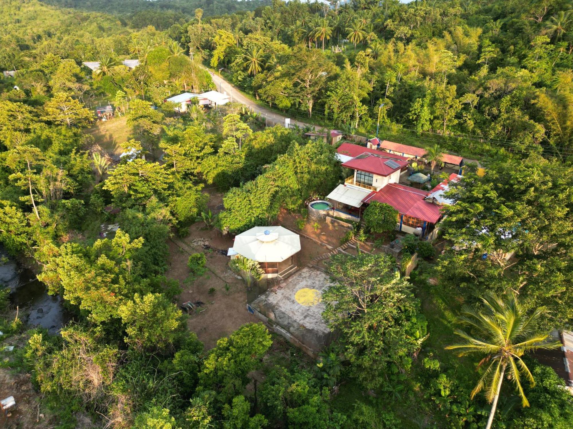 Blue Moon Guesthouse Puerto Princesa Luaran gambar
