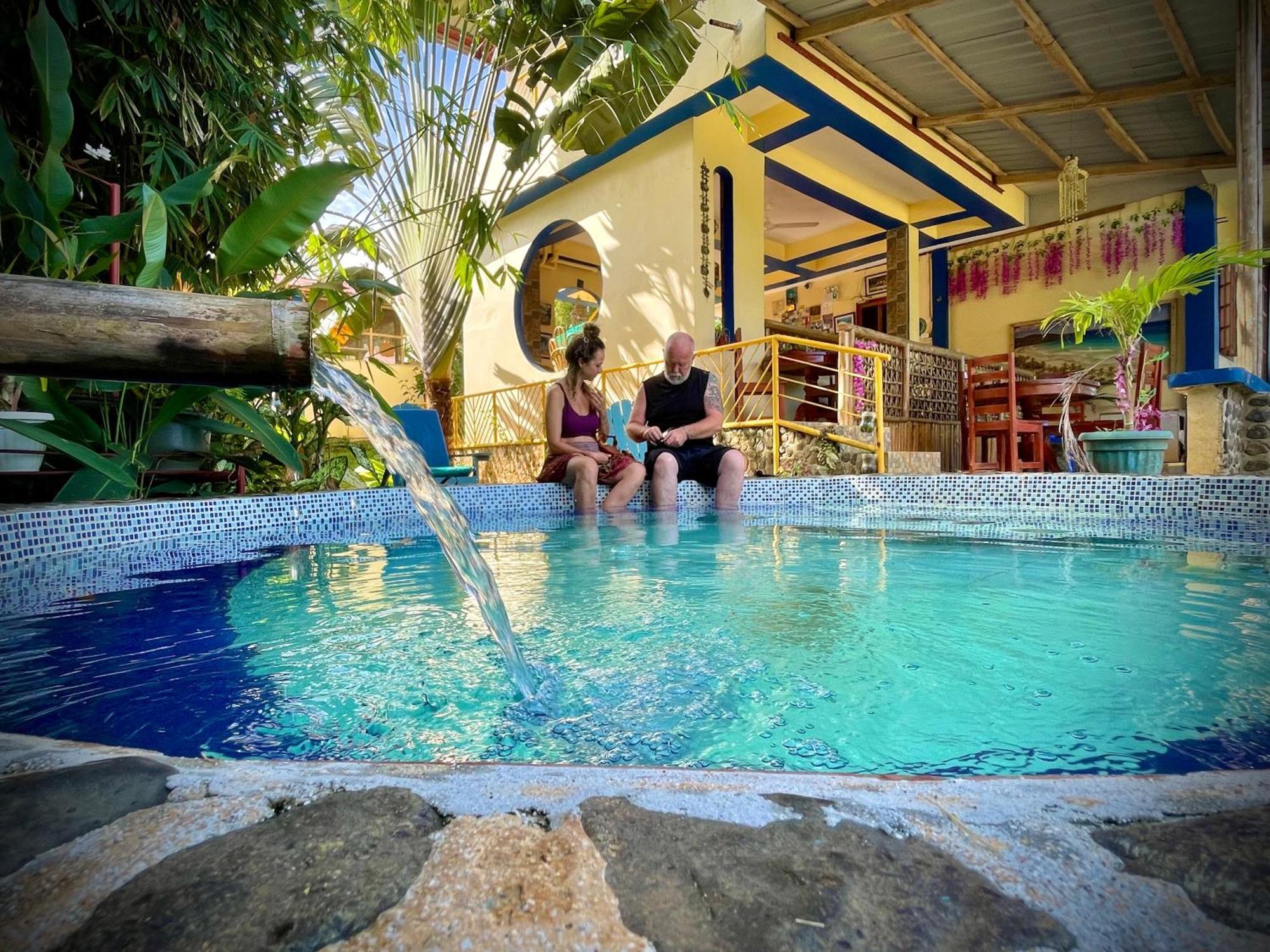 Blue Moon Guesthouse Puerto Princesa Luaran gambar