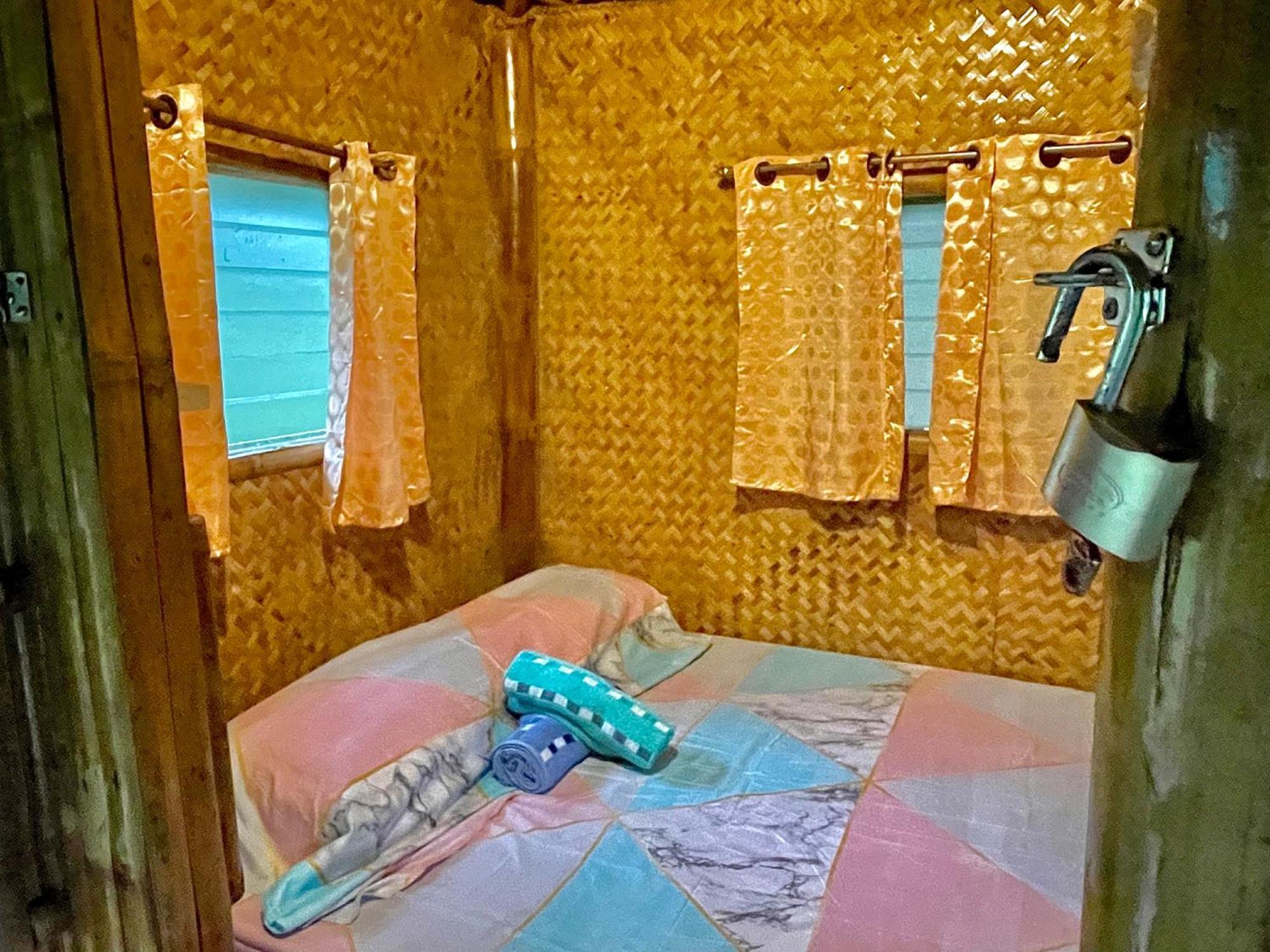 Blue Moon Guesthouse Puerto Princesa Luaran gambar